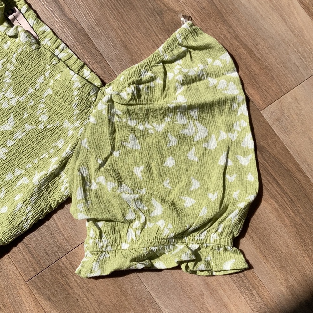 3/$24 So crop top smocked puff sleeve boho casual butterfly abstract print L jrs - Picture 5 of 16